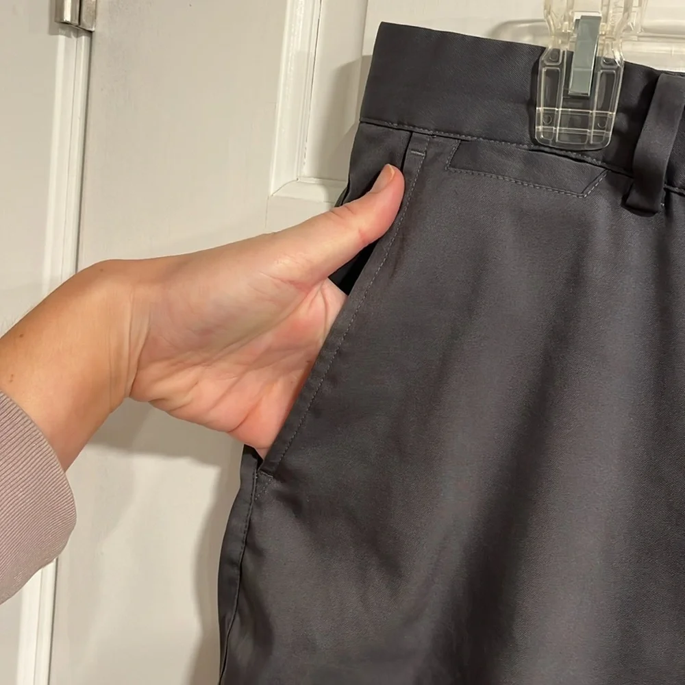Nike Dri-Fit Golf Shorts Size 34 - see measurement picture
